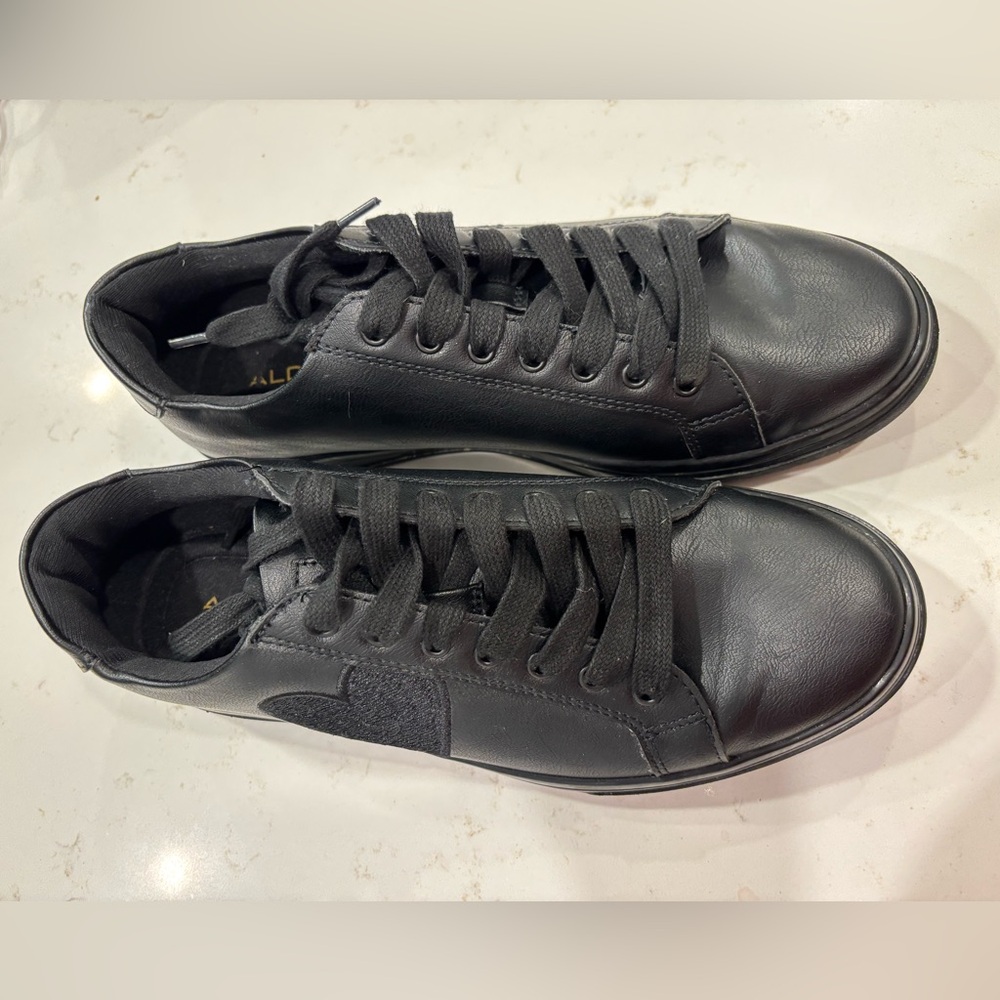 Men’s black lace up low top sneakers with heart from ALDO size 9